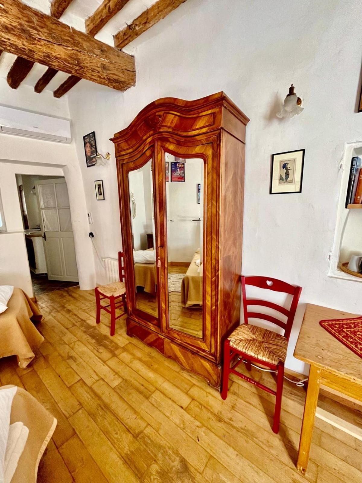 La Sarrasine Hotel Villes-sur-Auzon ภายนอก รูปภาพ
