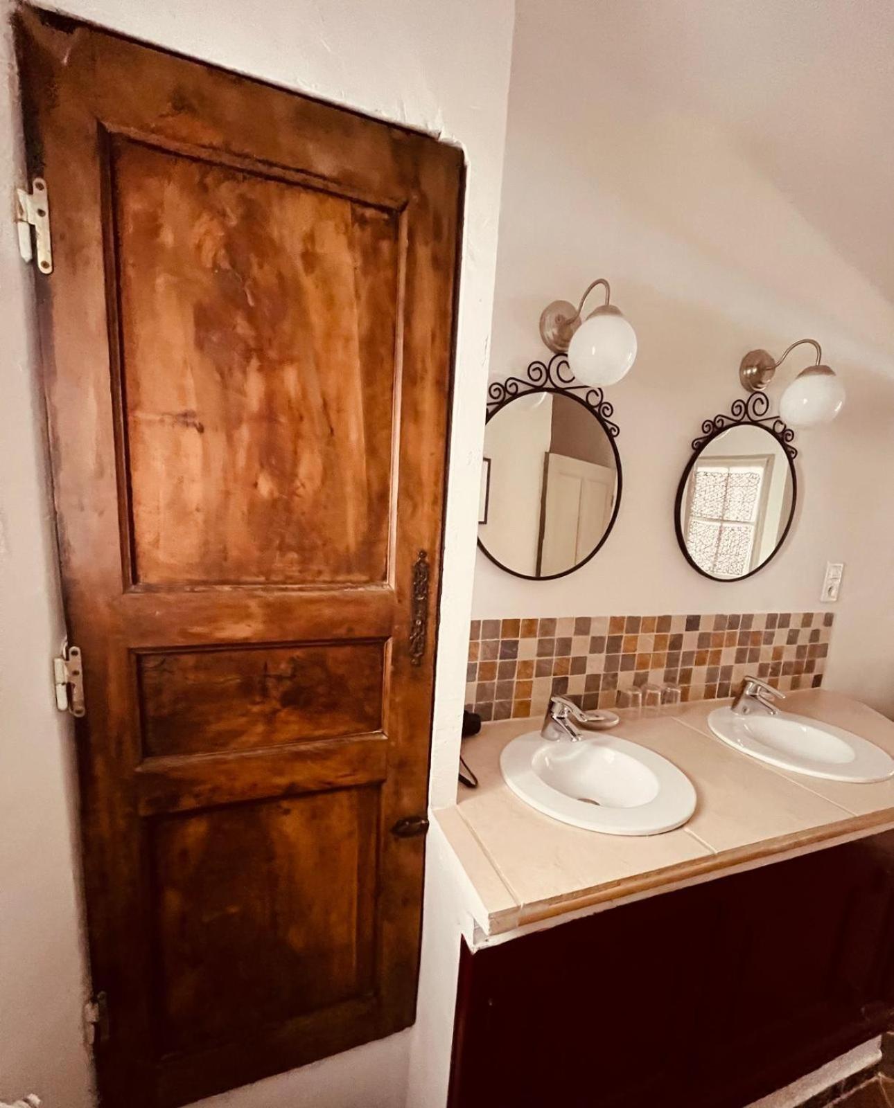 La Sarrasine Hotel Villes-sur-Auzon ภายนอก รูปภาพ