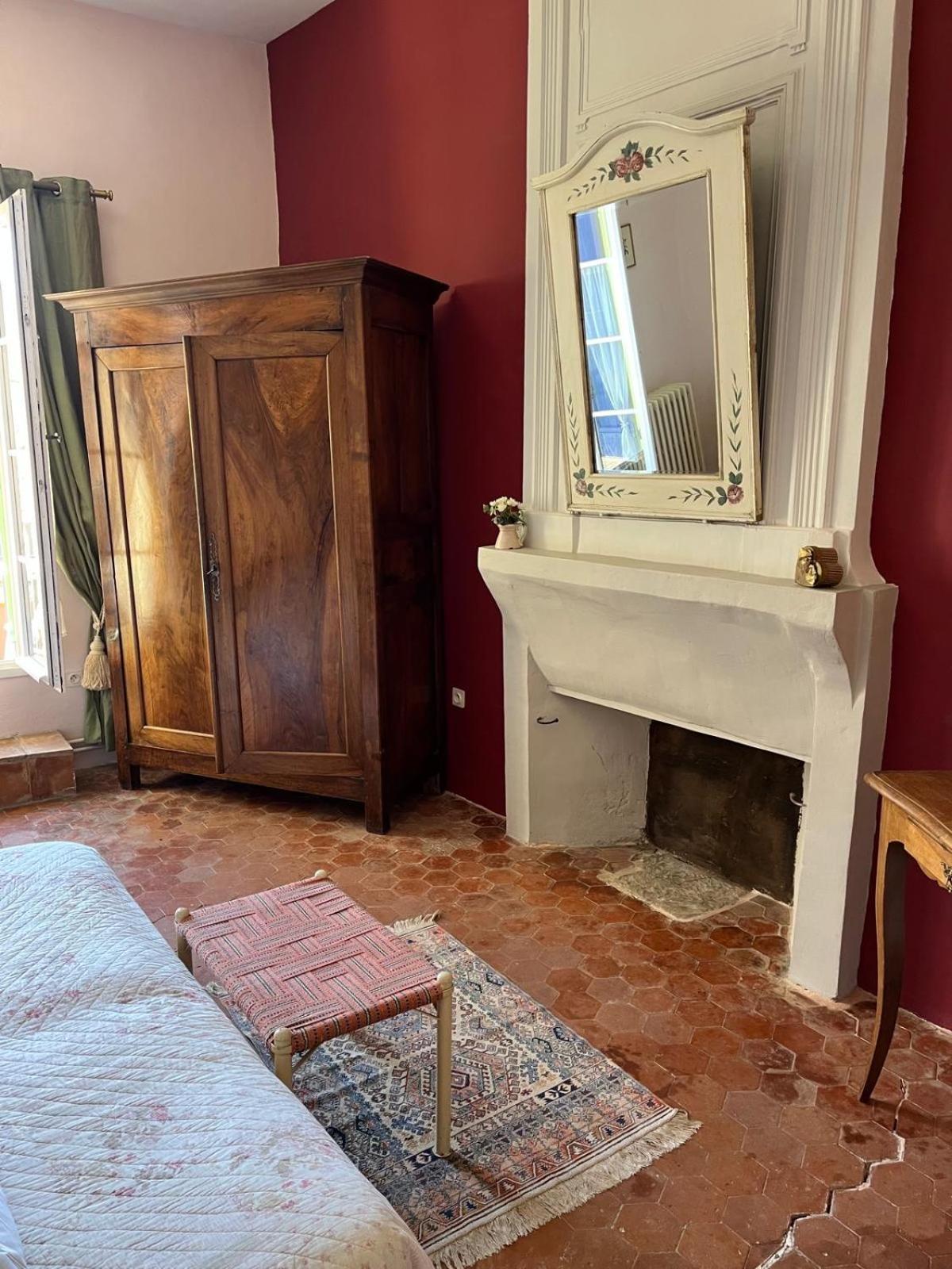 La Sarrasine Hotel Villes-sur-Auzon ภายนอก รูปภาพ