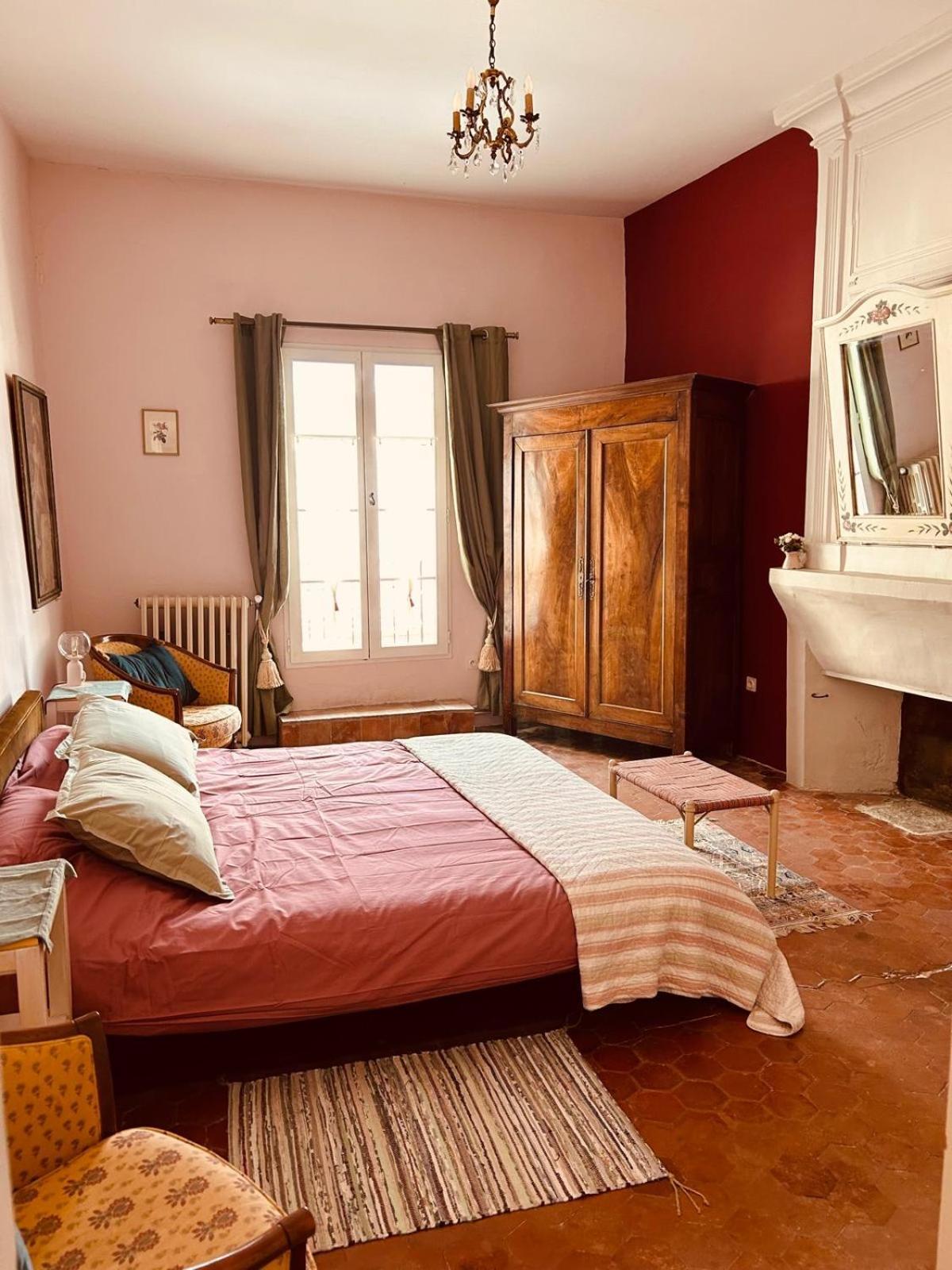 La Sarrasine Hotel Villes-sur-Auzon ภายนอก รูปภาพ