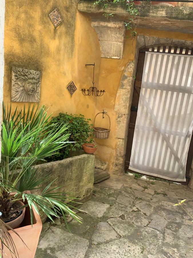 La Sarrasine Hotel Villes-sur-Auzon ภายนอก รูปภาพ